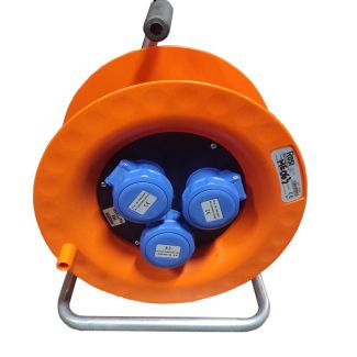 AVVOLGICAVO  VUOTO CON 3 PRESE CEE IP67 E DISGIUNTORE