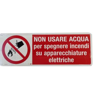 CARTELLO AUTOADESIVO 'NON USARE ACQUA PER SPEGNERE'. MM. 350X125