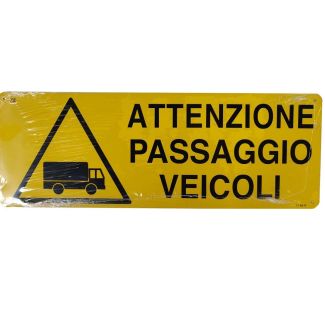 CARTELLO IN ALLUMINIO AUTOADESIVO 'ATTENZIONE PASSAGGIO VEICOLI'. DIMENSIONI MM. 350X125