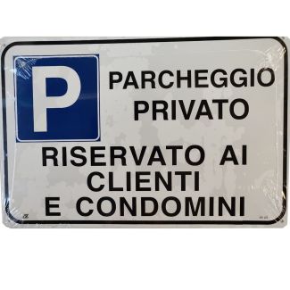 CARTELLO AUTOADESIVO  'PARCHEGGIO PRIVATO RISERVATO AI CLIENTI E CONDOMINI'. MM. 200X300